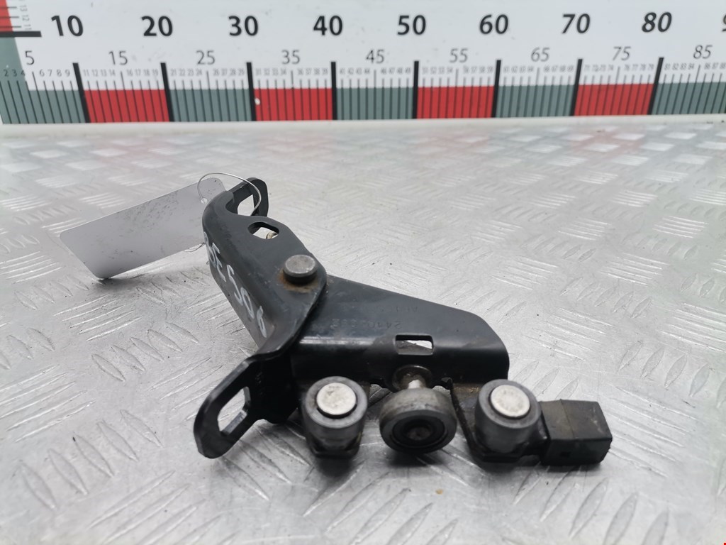 Ролик двери сдвижной (левый/правый средний верхний/нижний) OPEL Combo C 2001-2011