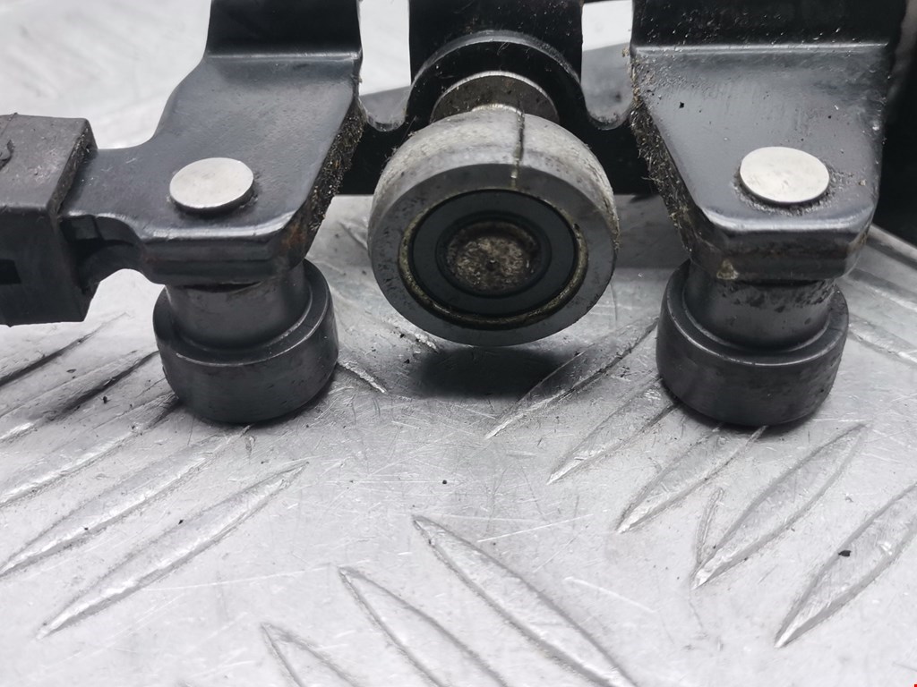 Ролик двери сдвижной (левый/правый средний верхний/нижний) OPEL Combo C 2001-2011