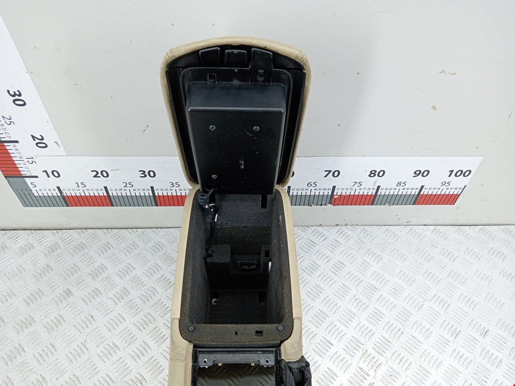 Подлокотник в салон PEUGEOT 607 2000-2010