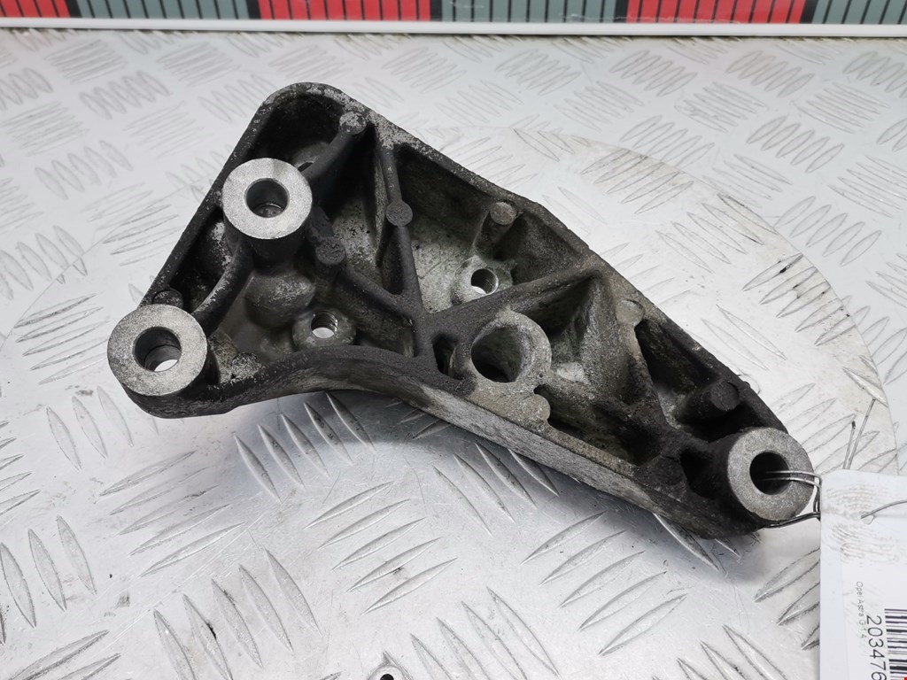Кронштейн (крепление лапа траверса) кпп Opel Astra G (1998-2004)