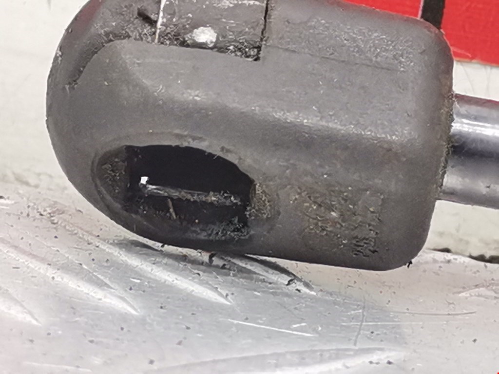 Амортизатор капота левый=правый OPEL Astra H/Family 2004-2015