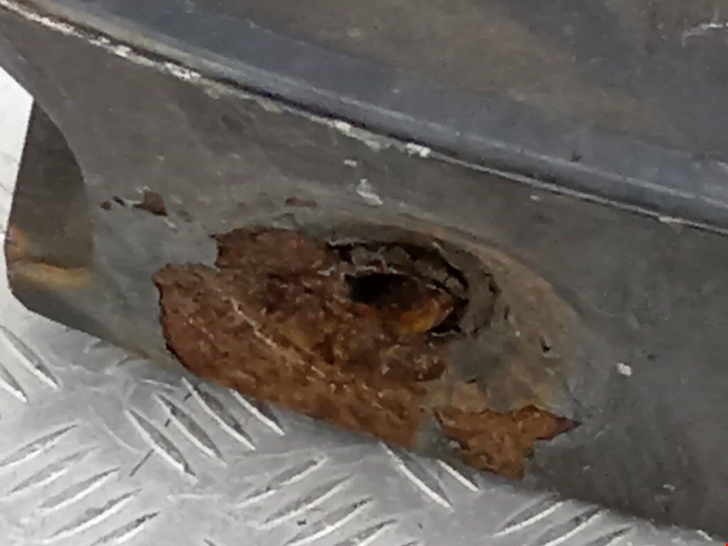 Усилитель переднего бампера (передний) FORD Focus I 1998-2005