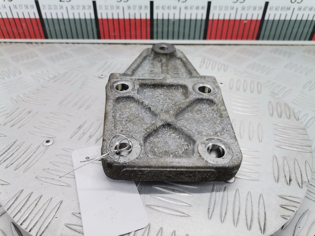 Кронштейн редуктора TOYOTA RAV 4 XA30 2006-2012