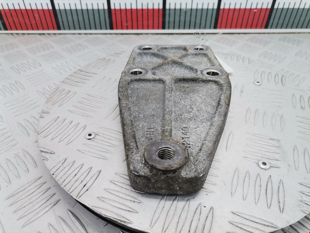 Кронштейн редуктора TOYOTA RAV 4 XA30 2006-2012