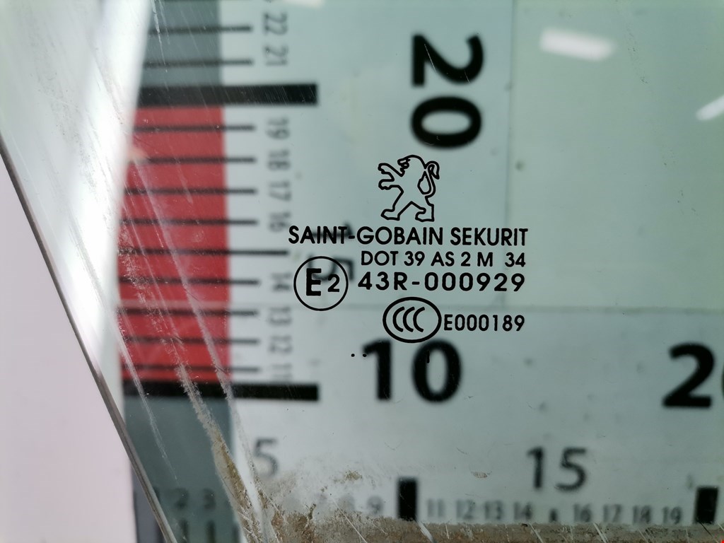 Стекло двери переднее правое PEUGEOT 508 2011-2018