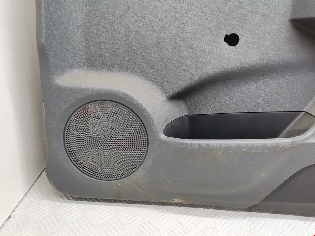 Обшивка двери передняя правая FORD KA 2009-2016