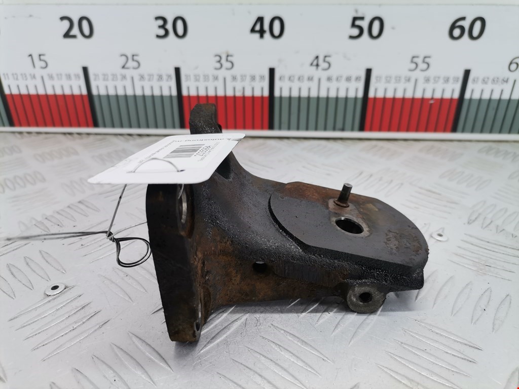 Кронштейн (крепление лапа) двигателя Toyota Land Cruiser Prado 3 (J120) (2002-2009)