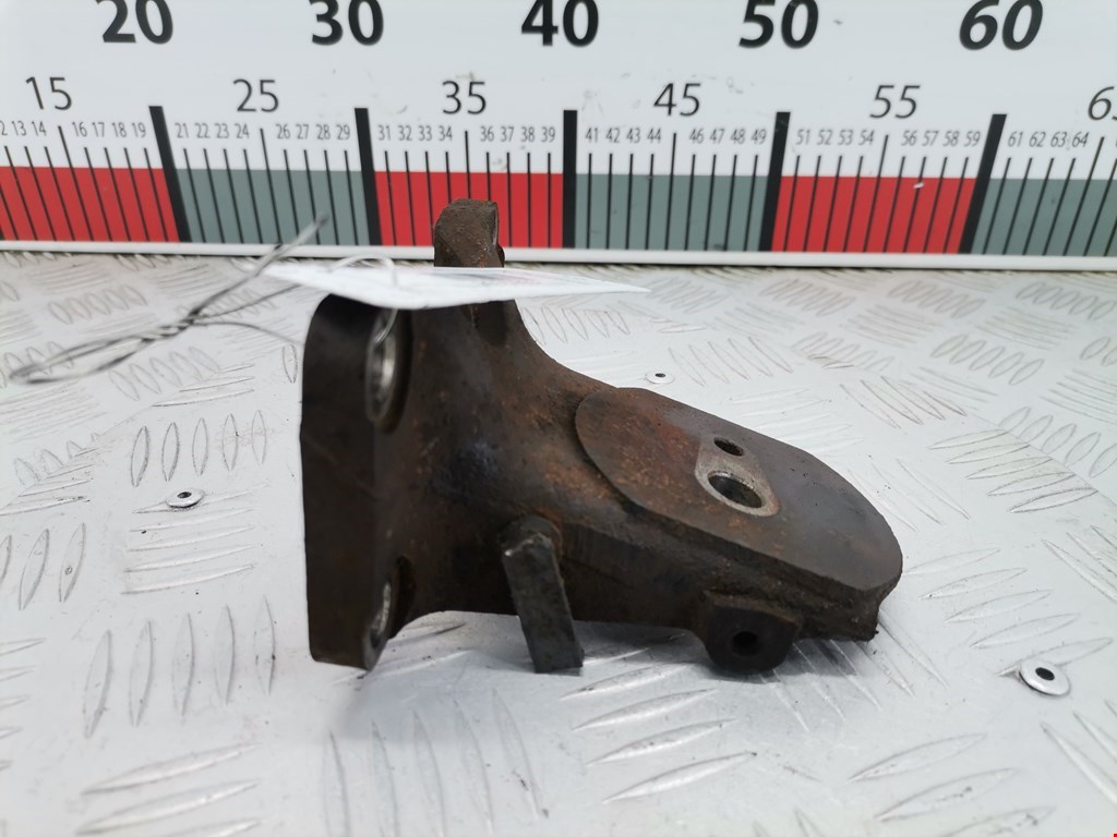 Кронштейн (крепление лапа) двигателя Toyota Land Cruiser Prado 3 (J120) (2002-2009)