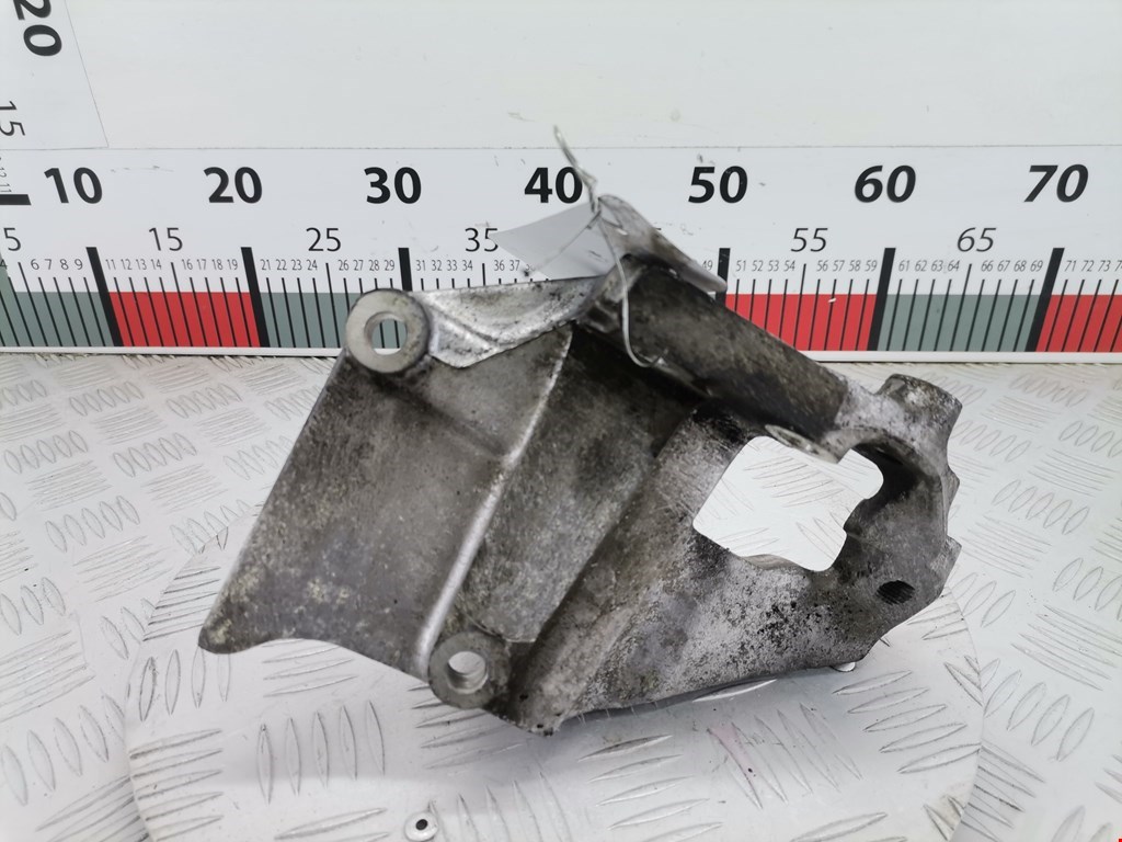 Кронштейн (крепление лапа) двигателя Toyota Land Cruiser Prado 3 (J120) (2002-2009)