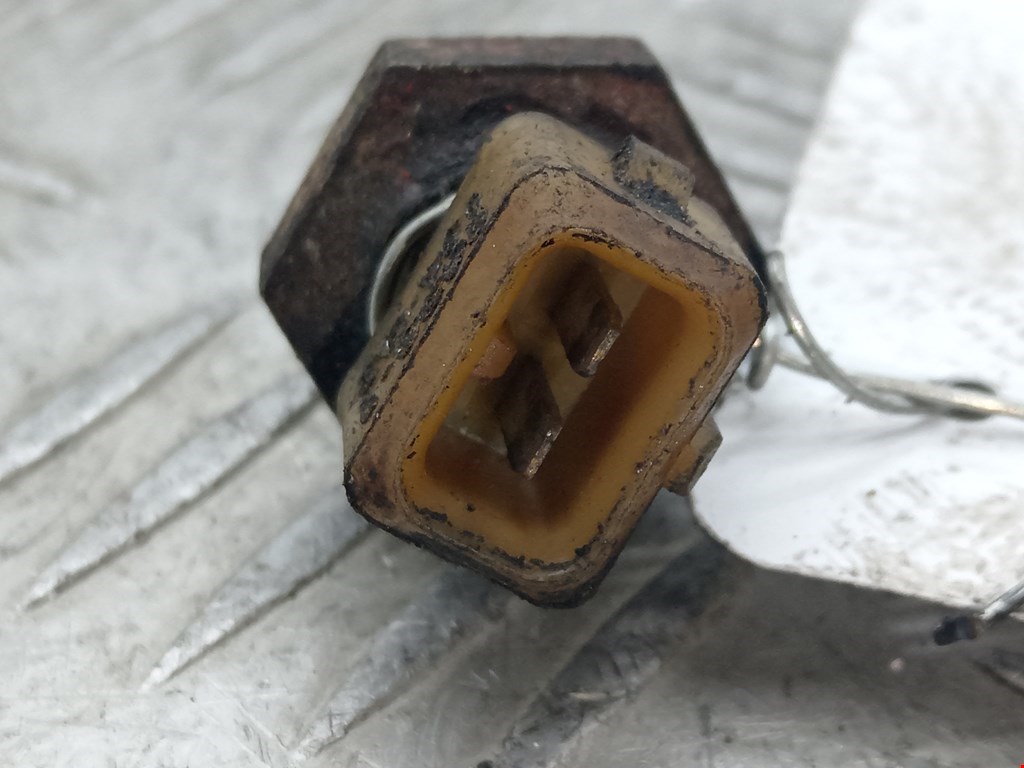 Датчик температуры (охлаждающей жидкости) RENAULT Clio 1991-1998