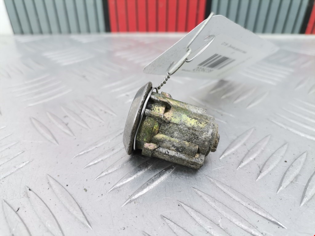 Вставка замка багажника MITSUBISHI L300 1986-1999