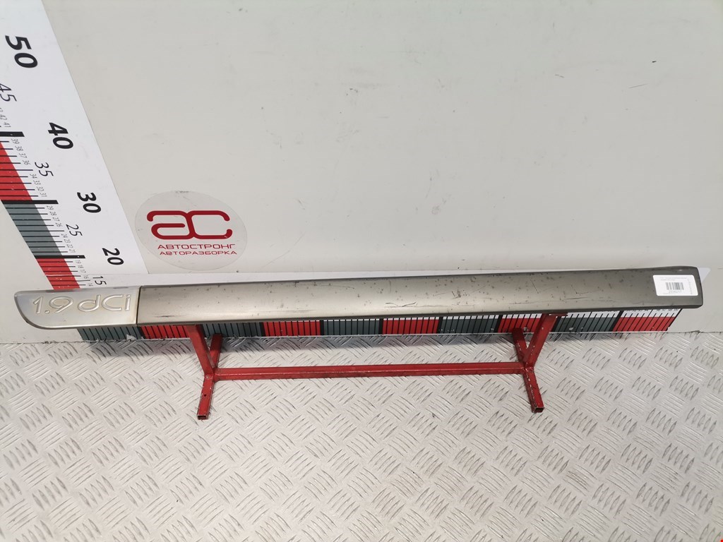 Накладка (молдинг) двери передней левой Renault Scenic 2 (2003-2009)