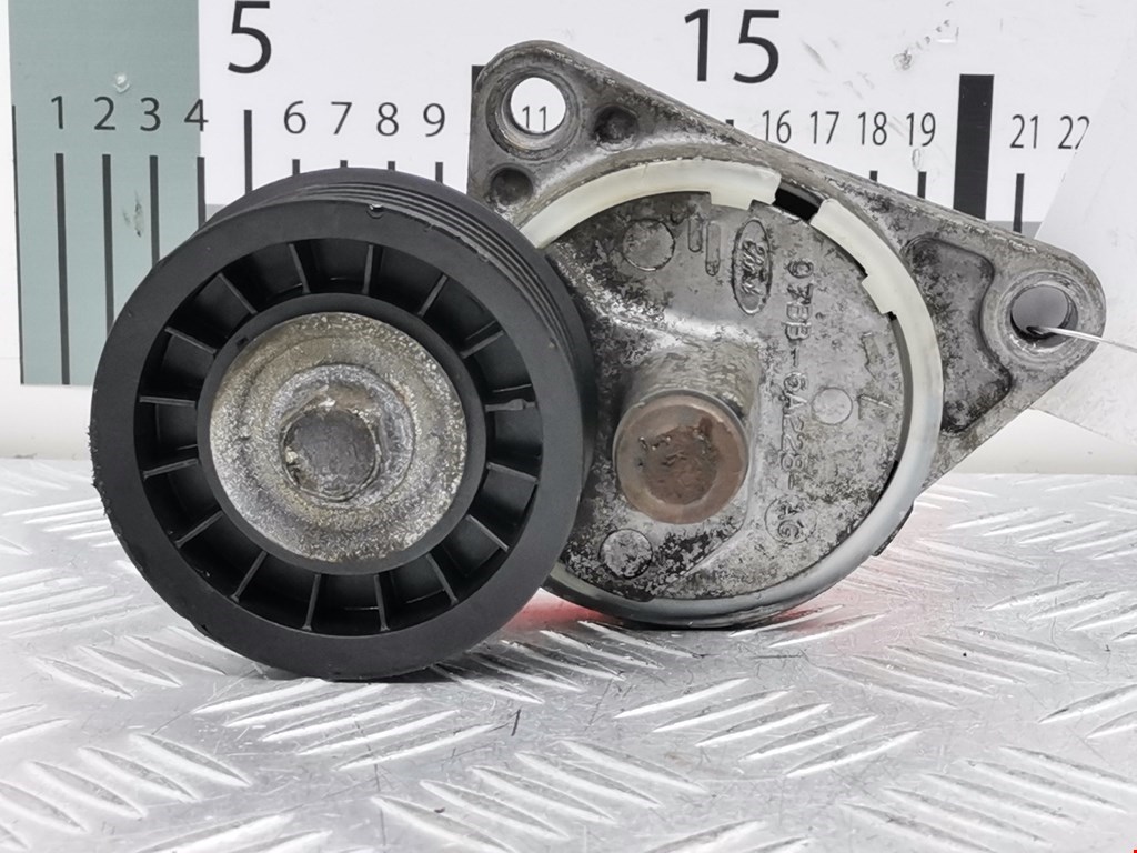 Натяжитель ремня генератора (приводного поликлинового ремня Ford Focus 1 (1998-2005)