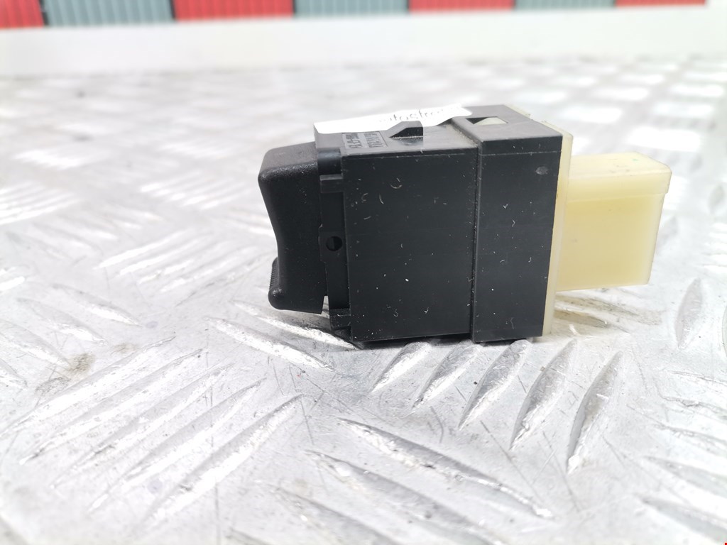 Кнопка антипробуксовочной системы CHRYSLER PT Cruser 2000-2010