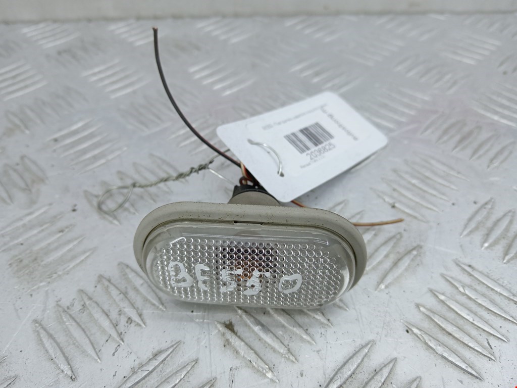 Повторитель на крыло RENAULT Trafic II 2001-2014