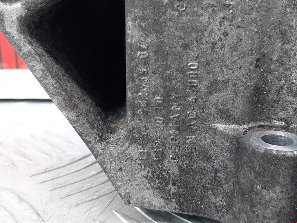 Кронштейн генератора BMW 3er E90/E91 2005-2012