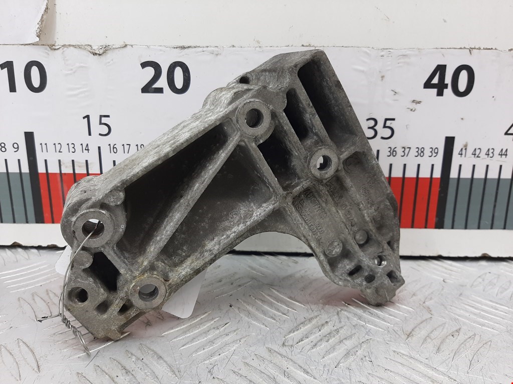 Кронштейн кондиционера BMW 1er E81\E87 2004-2011