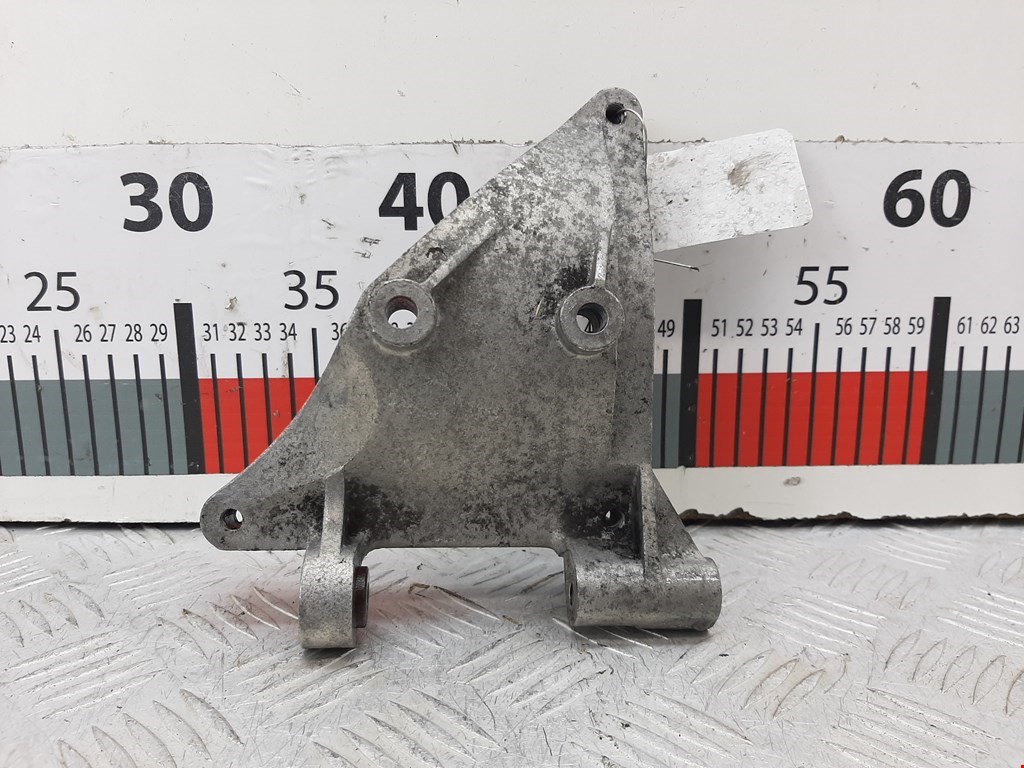 Кронштейн кондиционера AUDI A6 C5 1997-2004