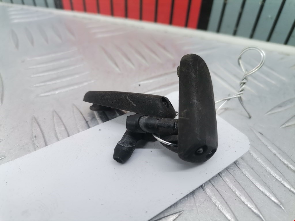 Форсунка омывателя лобового стекла VOLKSWAGEN Golf III 1991-1997