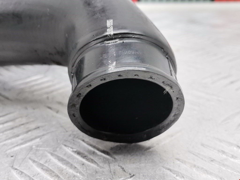 Патрубок интеркулера VOLKSWAGEN Passat B5 1997-2005