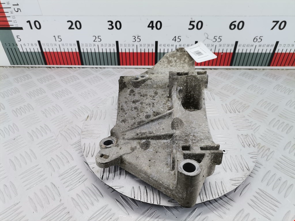 Кронштейн генератора RENAULT Megane II 2002-2009