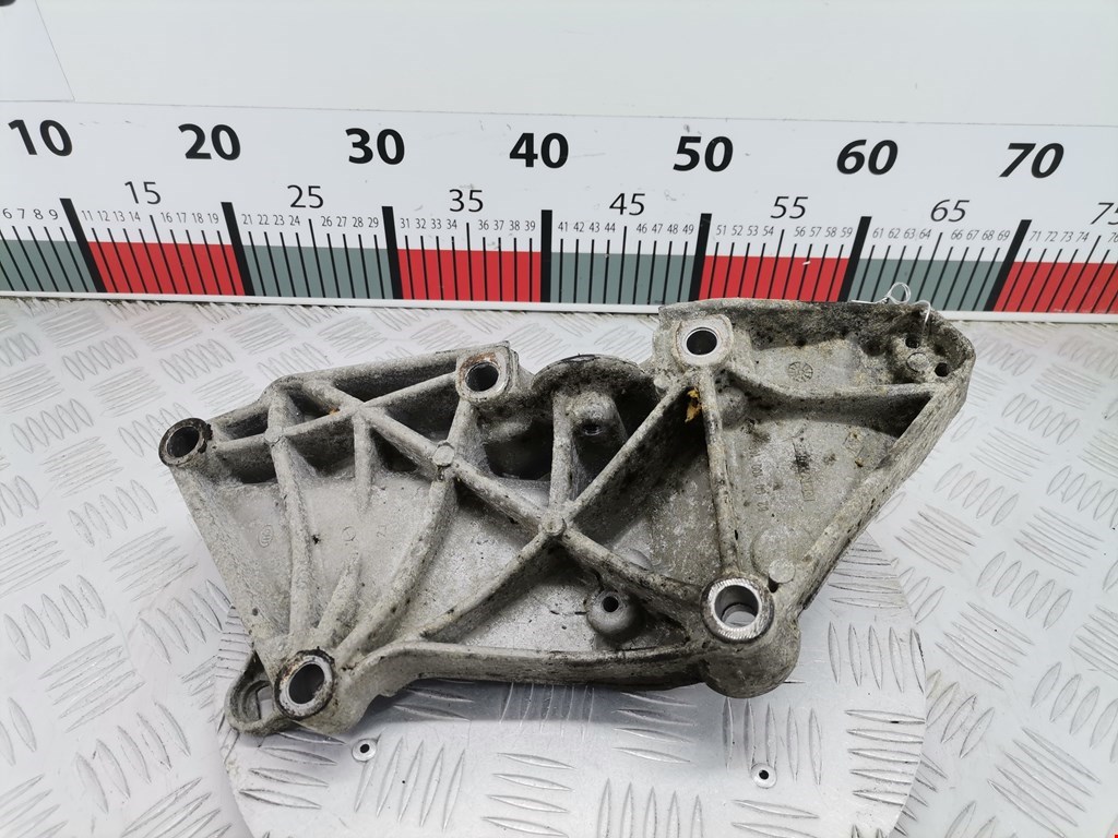 Кронштейн генератора RENAULT Megane II 2002-2009