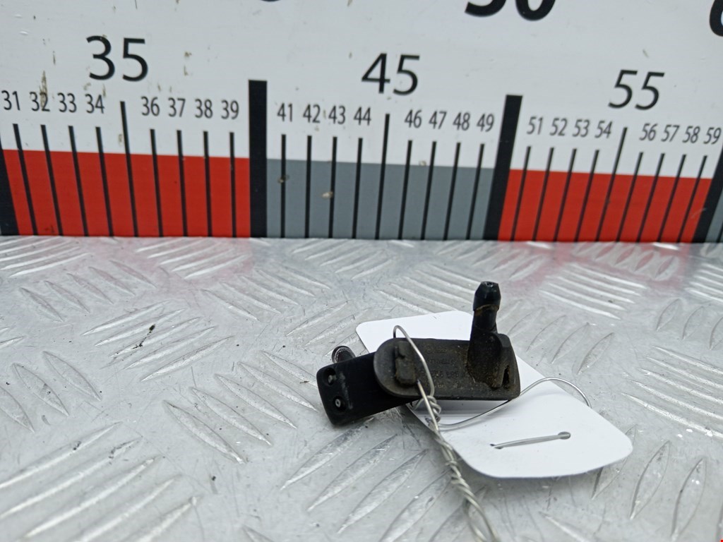 Форсунка омывателя лобового стекла VOLKSWAGEN Golf III 1991-1997