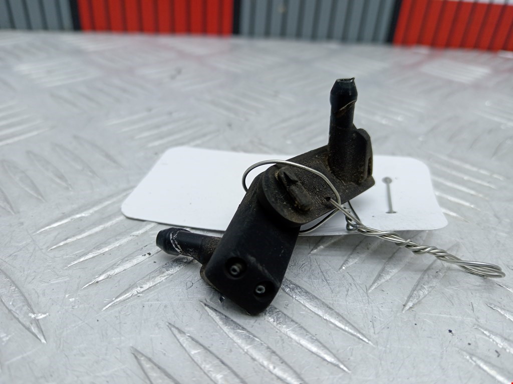 Форсунка омывателя лобового стекла VOLKSWAGEN Golf III 1991-1997