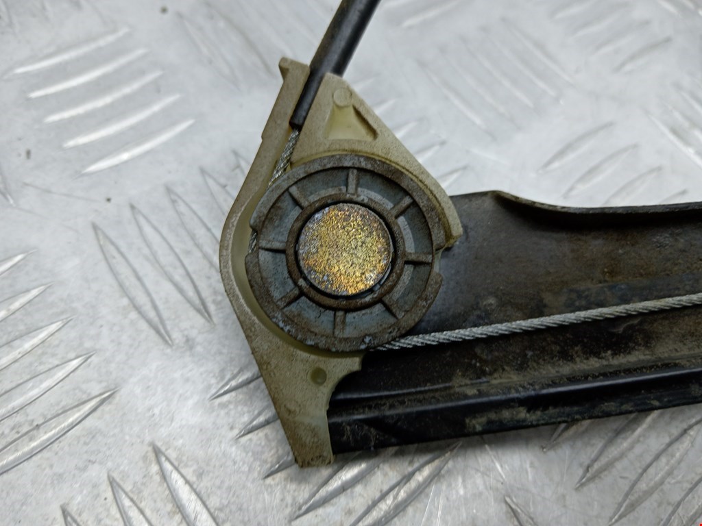 Стеклоподъемник задний правый VOLKSWAGEN Golf III 1991-1997