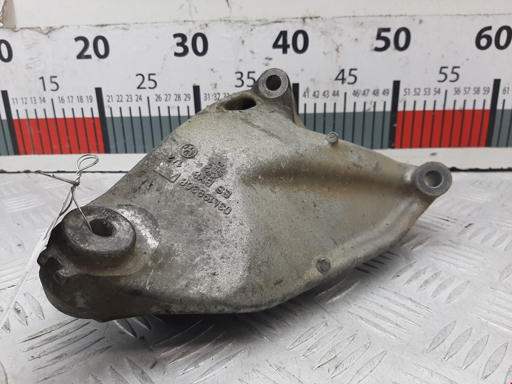 Кронштейн (крепление лапа) двигателя Volkswagen Crafter 1 (2006-2016)