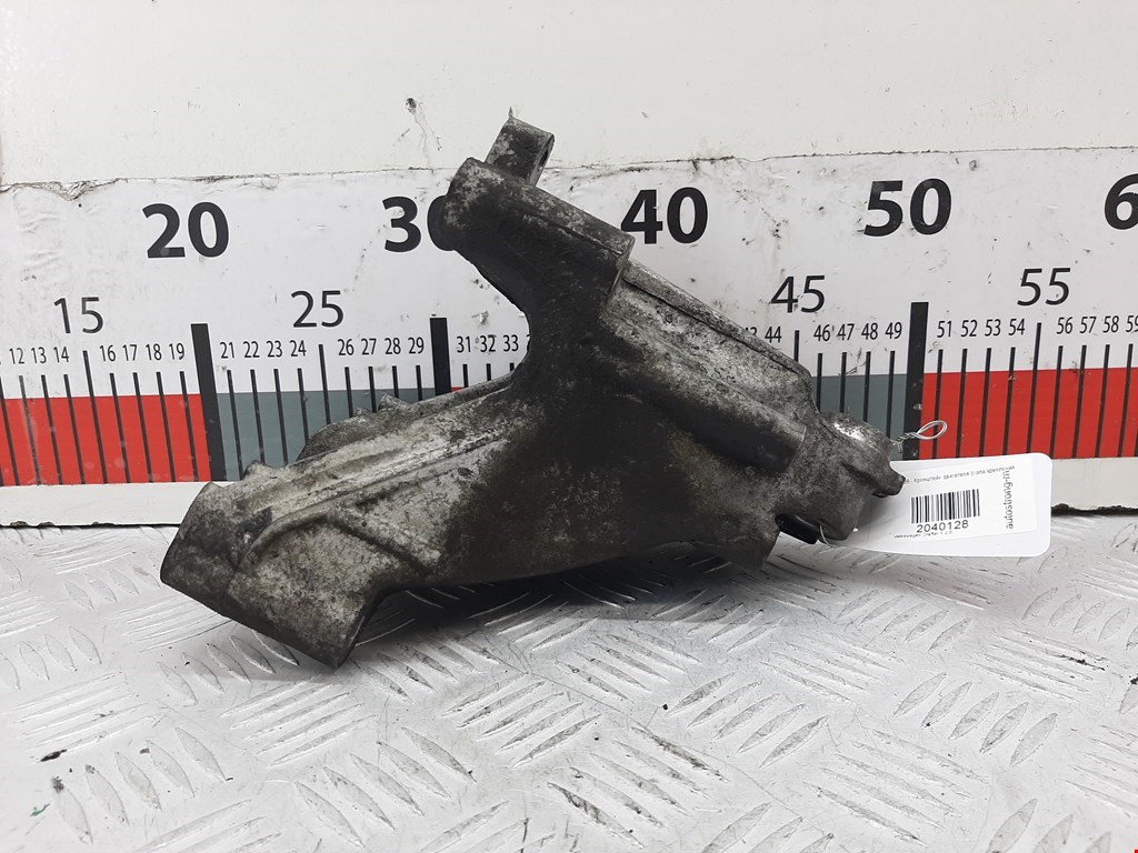 Кронштейн (крепление лапа) двигателя Volkswagen Crafter 1 (2006-2016)