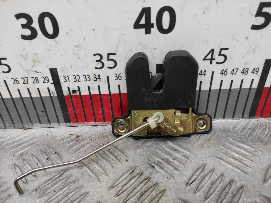 Замок багажника (крышки двери) AUDI A4 B5 1995-2001