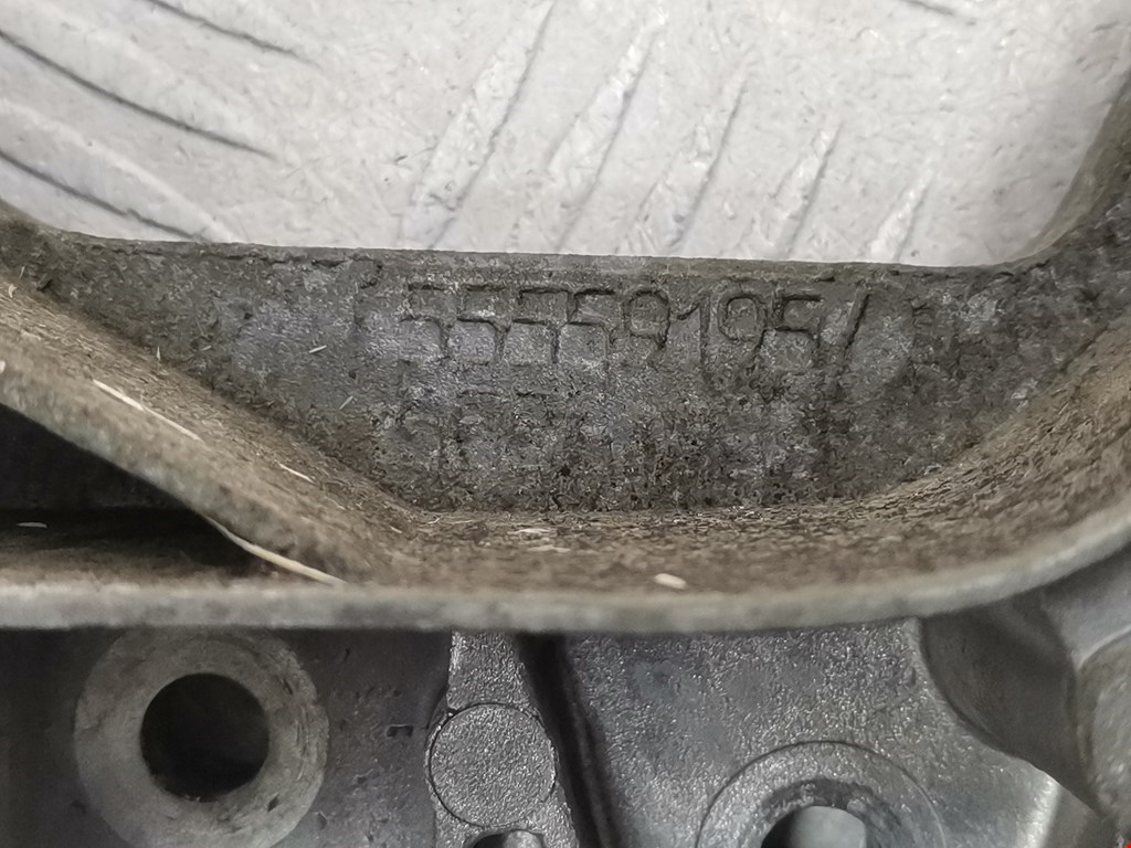 Крышка двигателя передняя OPEL Zafira B 2005-2012