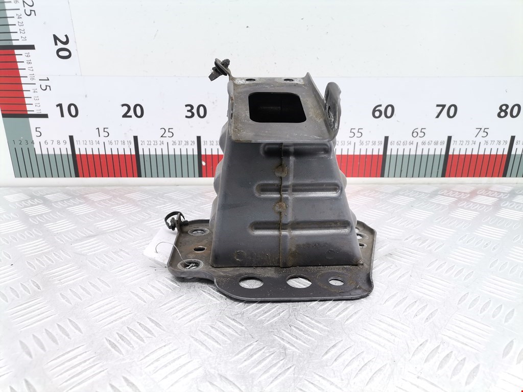 Отбойник бампера передний левый Opel Vectra C (2002-2008)