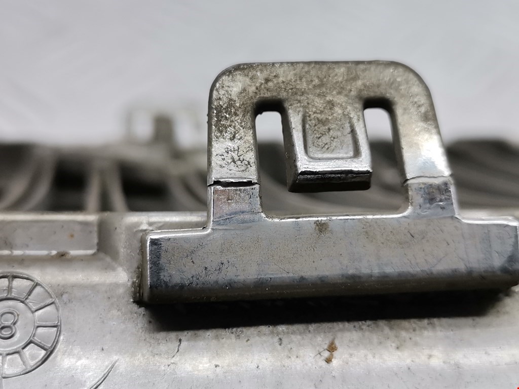 Решетка радиатора VOLVO V50 I 2004-2012