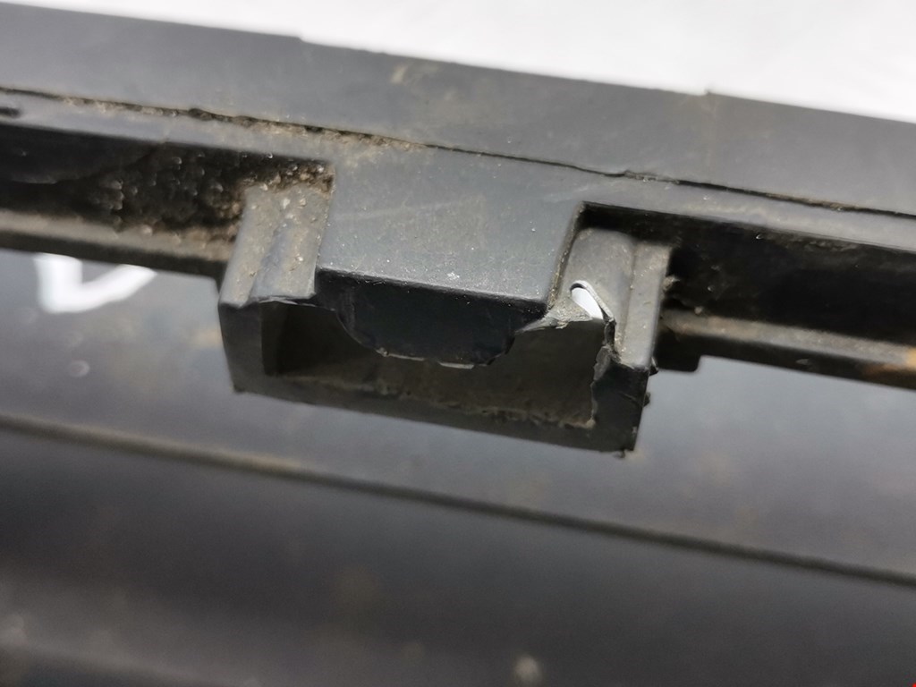 Решетка в бампер VOLVO V50 I 2004-2012