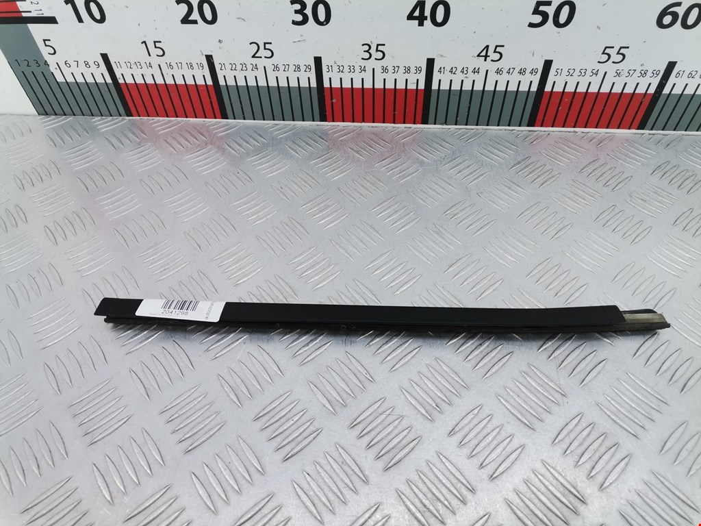 Накладка декоративная (молдинг) стекла двери задней правой Nissan Navara (D40) (2004-2015)