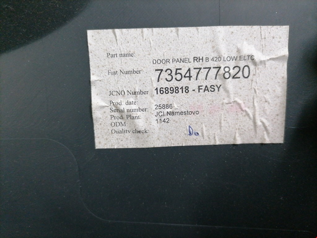 Обшивка двери передняя правая FORD KA 2009-2016