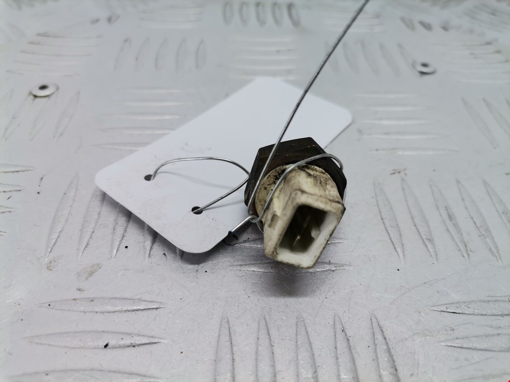 Датчик включения заднего хода PEUGEOT 406 1995-1999