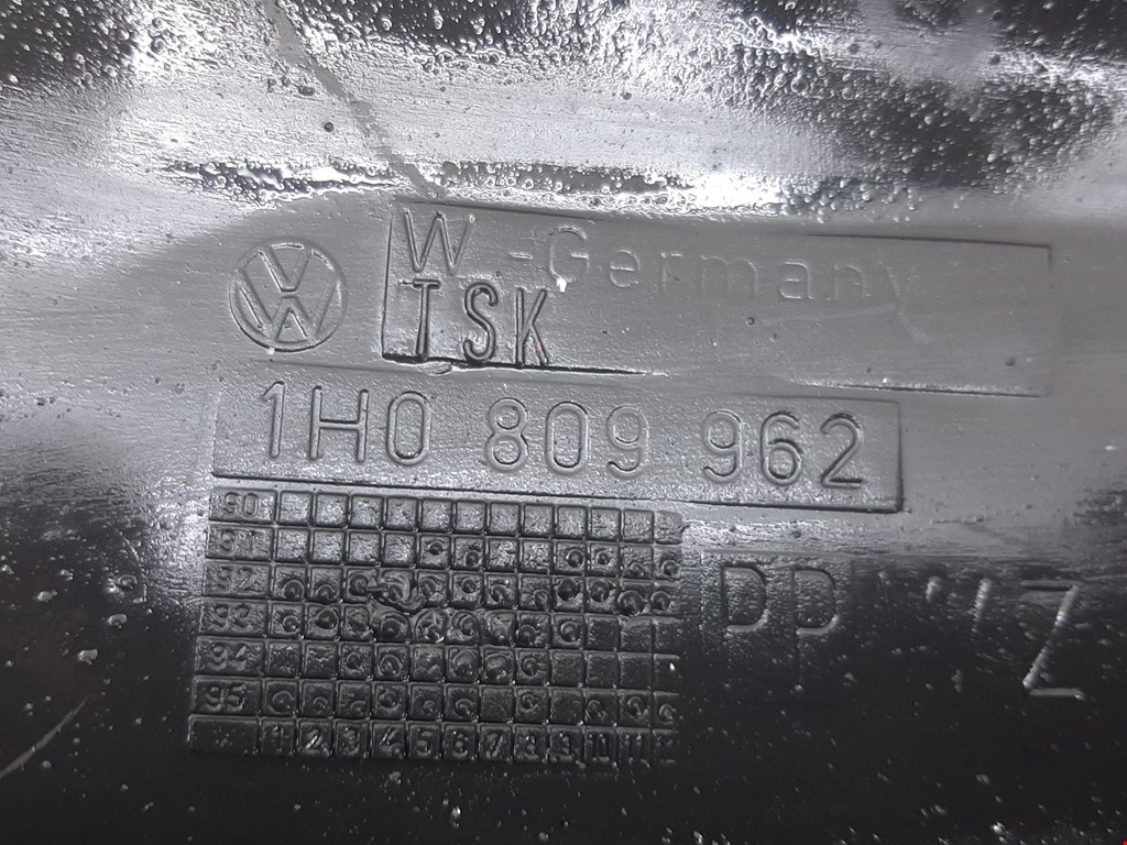 Локер (подкрылок) передний правый VOLKSWAGEN Golf III 1991-1997