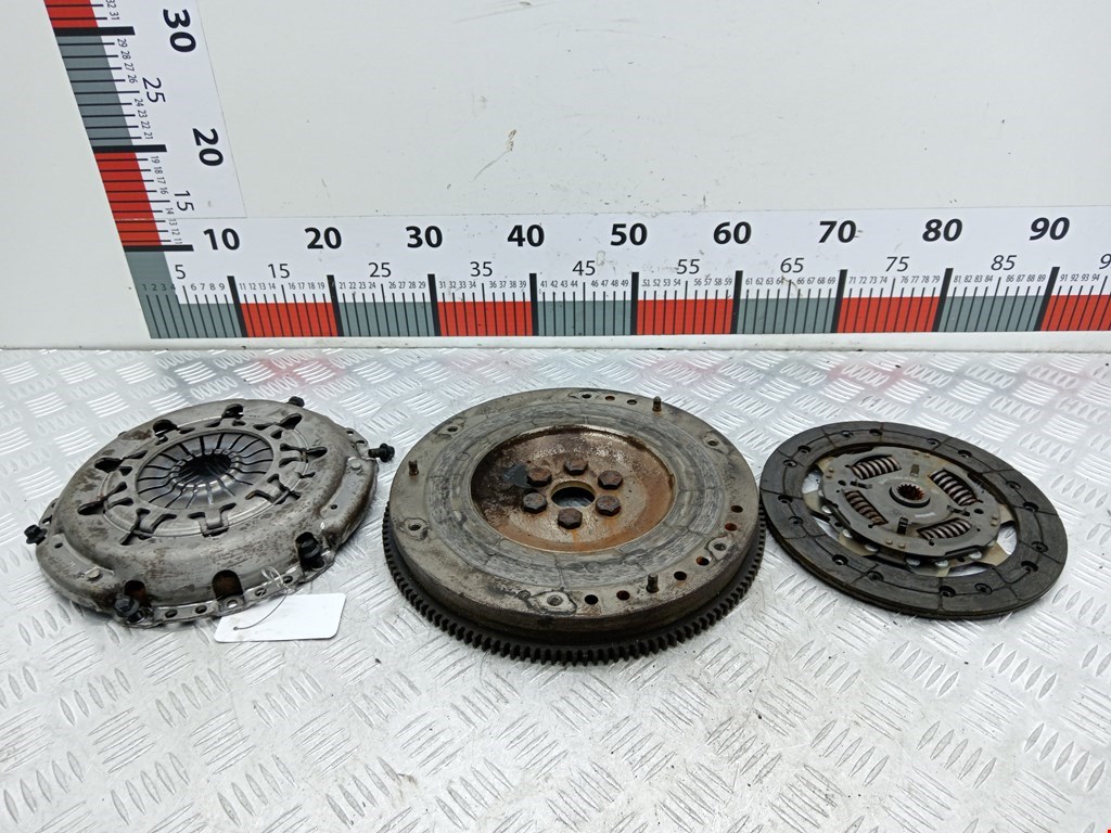 Маховик (демпфер сцепления) FORD Focus I 1998-2005