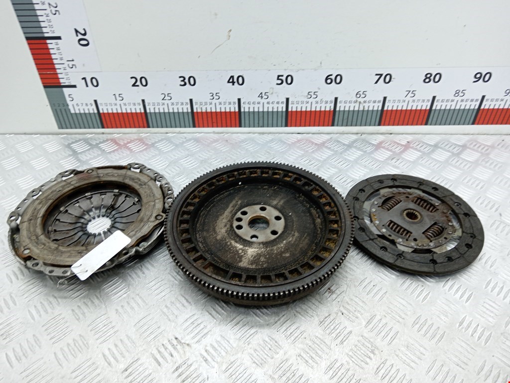 Маховик (демпфер сцепления) FORD Focus I 1998-2005