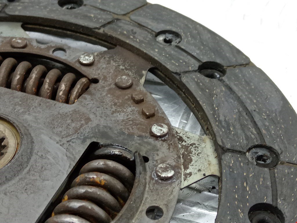 Маховик (демпфер сцепления) FORD Focus I 1998-2005