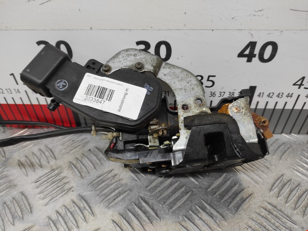 Замок двери передней правой Suzuki Grand Vitara 1 (1997-2005)