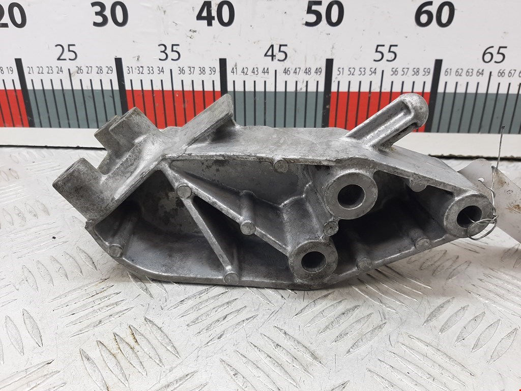 Кронштейн (крепление лапа) двигателя Opel Vectra B (1995-2002)