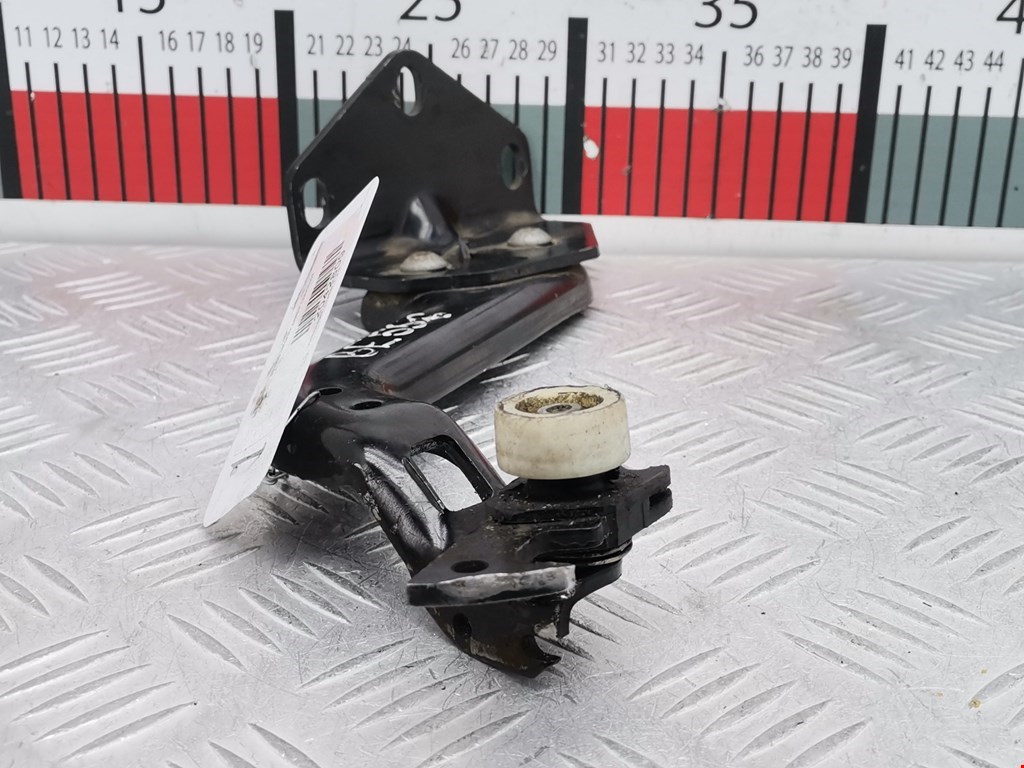 Ролик двери сдвижной (левый/правый средний верхний/нижний) VOLKSWAGEN Crafter 2006-2016