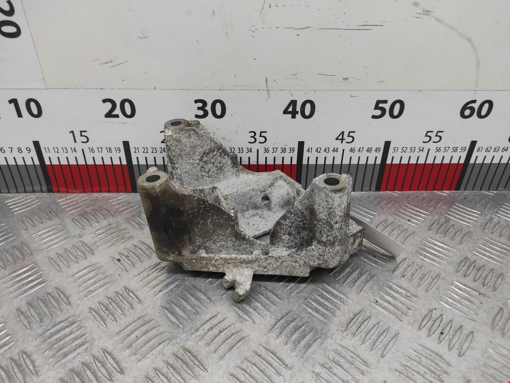 Кронштейн (крепление лапа) двигателя Opel Corsa D (2006-2014)