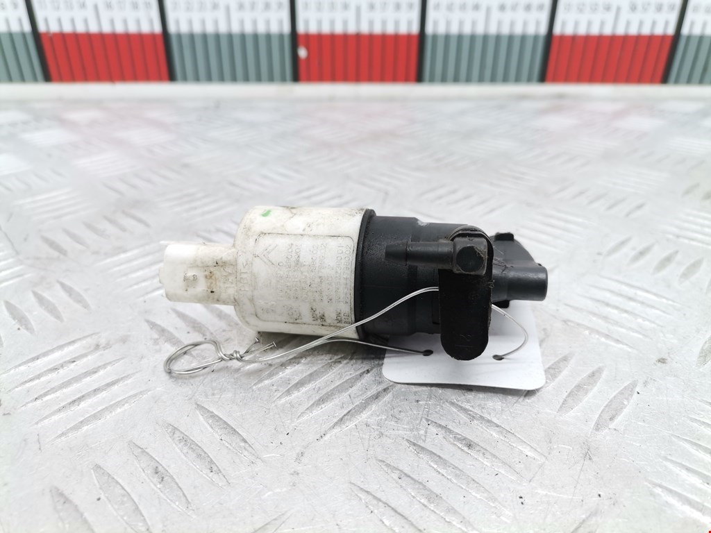 Насос (моторчик) омывателя Citroen C5 1 (2000-2008)