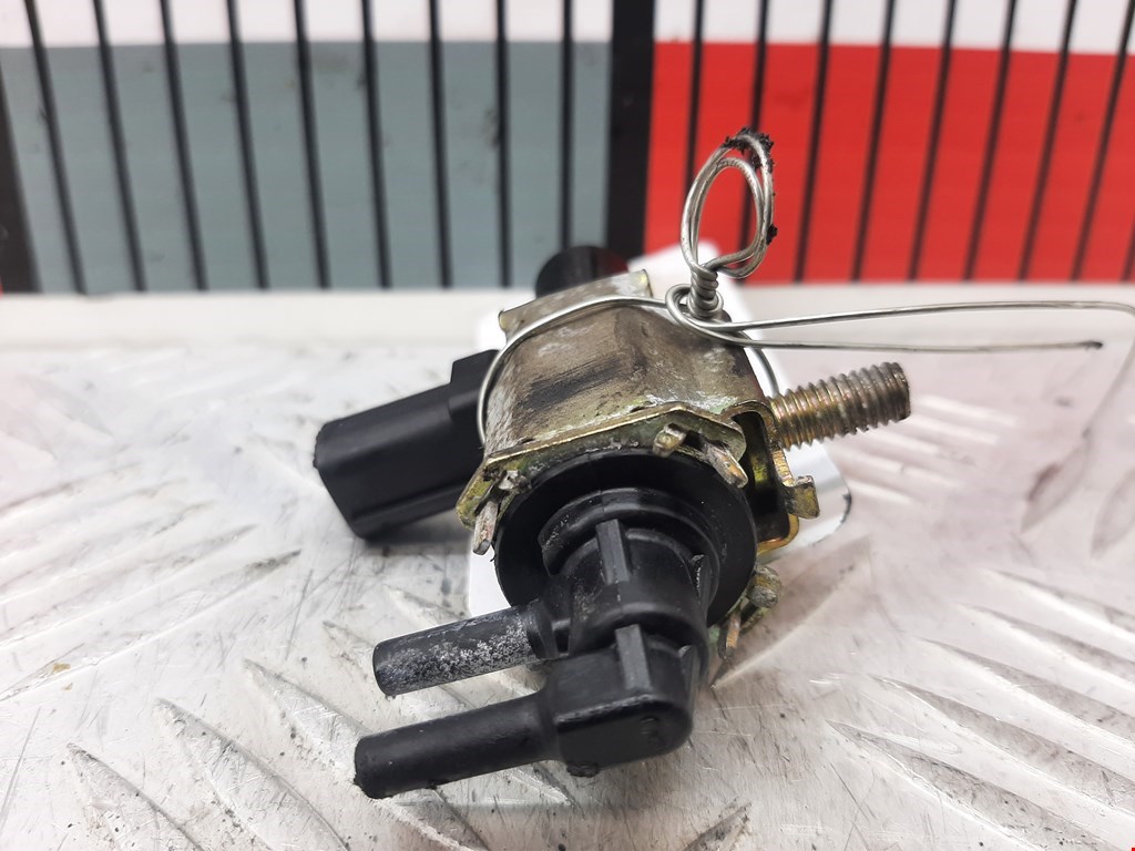 Клапан воздушного фильтра Ford C-MAX 1 (2003-2010)