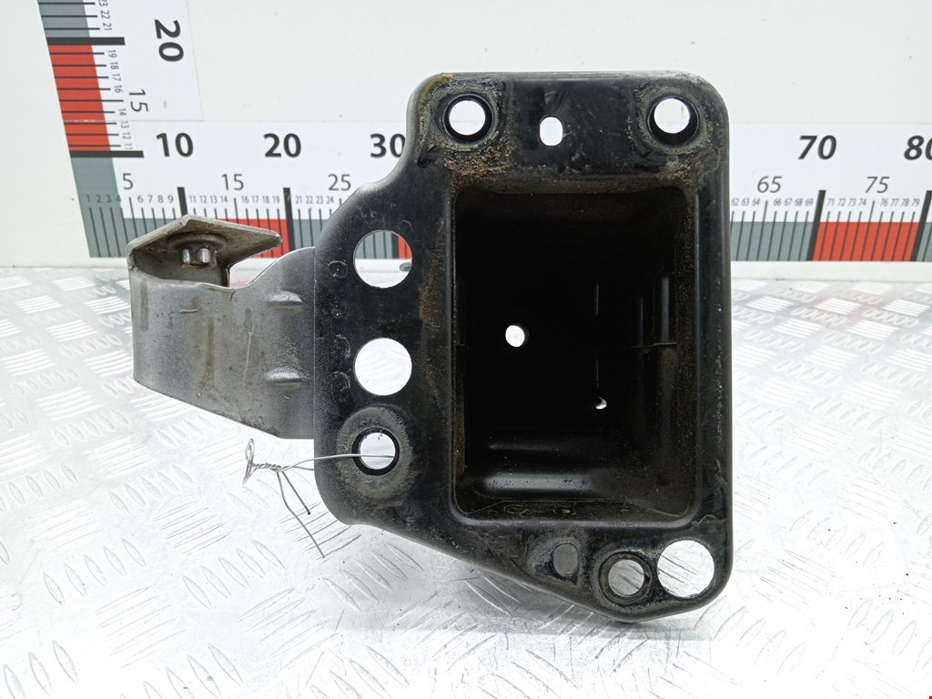 Отбойник бампера передний правый Opel Vectra C (2002-2008)